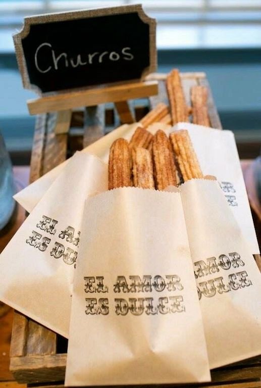 churros-en-las-mesas-de-dulces-para-bodas